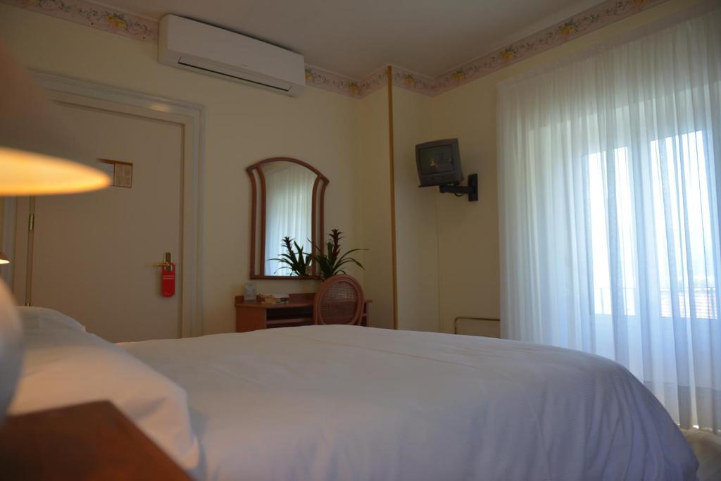 Villa Belvedere Como Lake Relais アルジェーニョ 部屋 写真